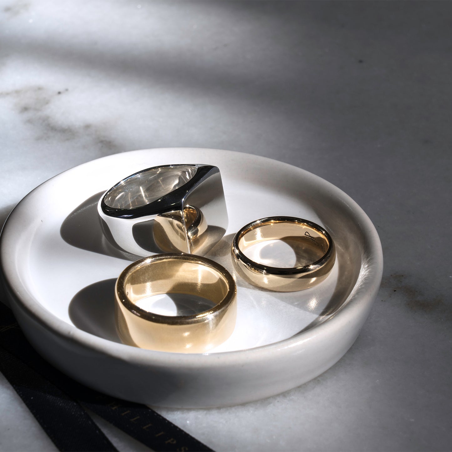 Heavy White Signet