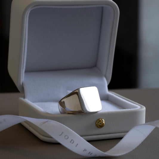 Heavy White Signet